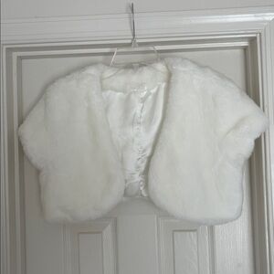 Dorothy Perkins White Faux Fur Cropped Shrug
